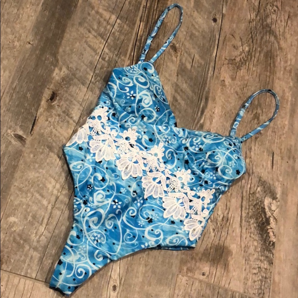 LIGHT BLUE SWIMSUIT